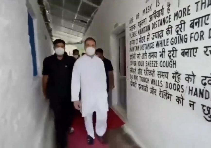 राहुल गांधी ने वैष्णो देवी मंदिर में माथा टेका