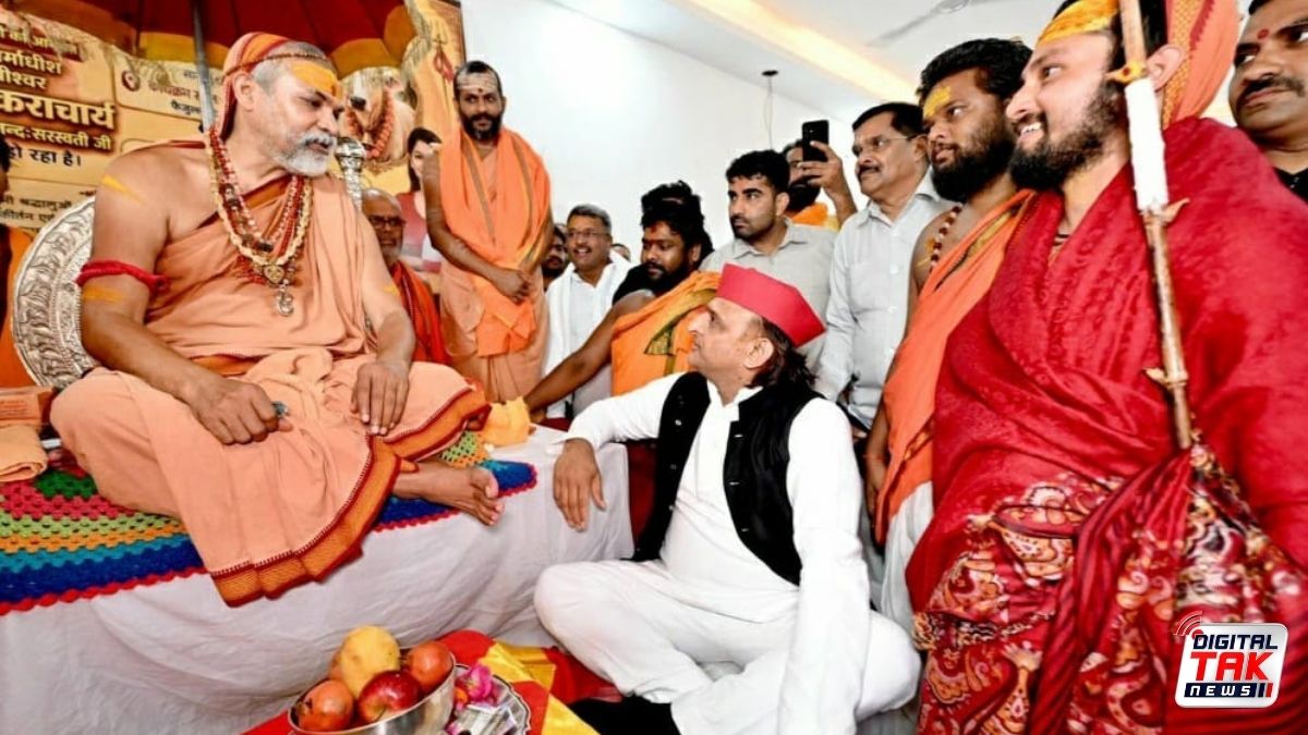अखिलेश यादव ने शंकराचार्य स्वामी अविमुक्तेश्वरानंद से लिया आशीर्वाद, बोले- नकली संतों का दौर खत्म होगा